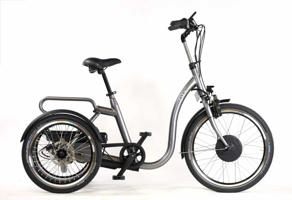 Huka-City elektrische driewieler fiets met ondersteuning senioren _zijaanzicht-Gun-metal-silver-scaled (1)