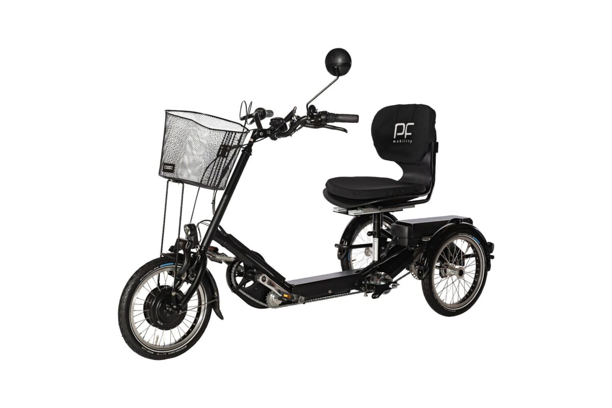🚴‍♂️ De Black Jaguar bij H&H Dutch Bikes! 🚴‍♀️ We zijn trots om bij H&H Dutch Bikes de nieuwste toevoeging aan ons assortiment te presenteren: de Black Jaguar. Deze unieke driewieler is gebaseerd op de iconische PF Disco driewieler fiets en is nu beschikbaar in zowel de standaard uitvoering als met elektrische ondersteuning. Met de Black Jaguar kies je voor ultiem rijcomfort, stijl en stabiliteit. Of je nu op zoek bent naar een traditionele driewieler of een elektrische variant om moeiteloos lange afstanden af te leggen, dit model biedt het allemaal. Dankzij de elektrische ondersteuning rijd je met gemak door elke omgeving, van stadsstraten tot landelijke wegen. Waarom zou je kiezen voor minder als je kunt rijden in stijl met de Black Jaguar? Kom langs bij H&H Dutch Bikes en ervaar de perfecte combinatie van innovatie en klassiek ontwerp zelf! #BlackJaguar #PFDIsco #HHDutchBikes #Driewieler #ElektrischeDriewieler #MobiliteitInStijl #ComfortabelFietsen